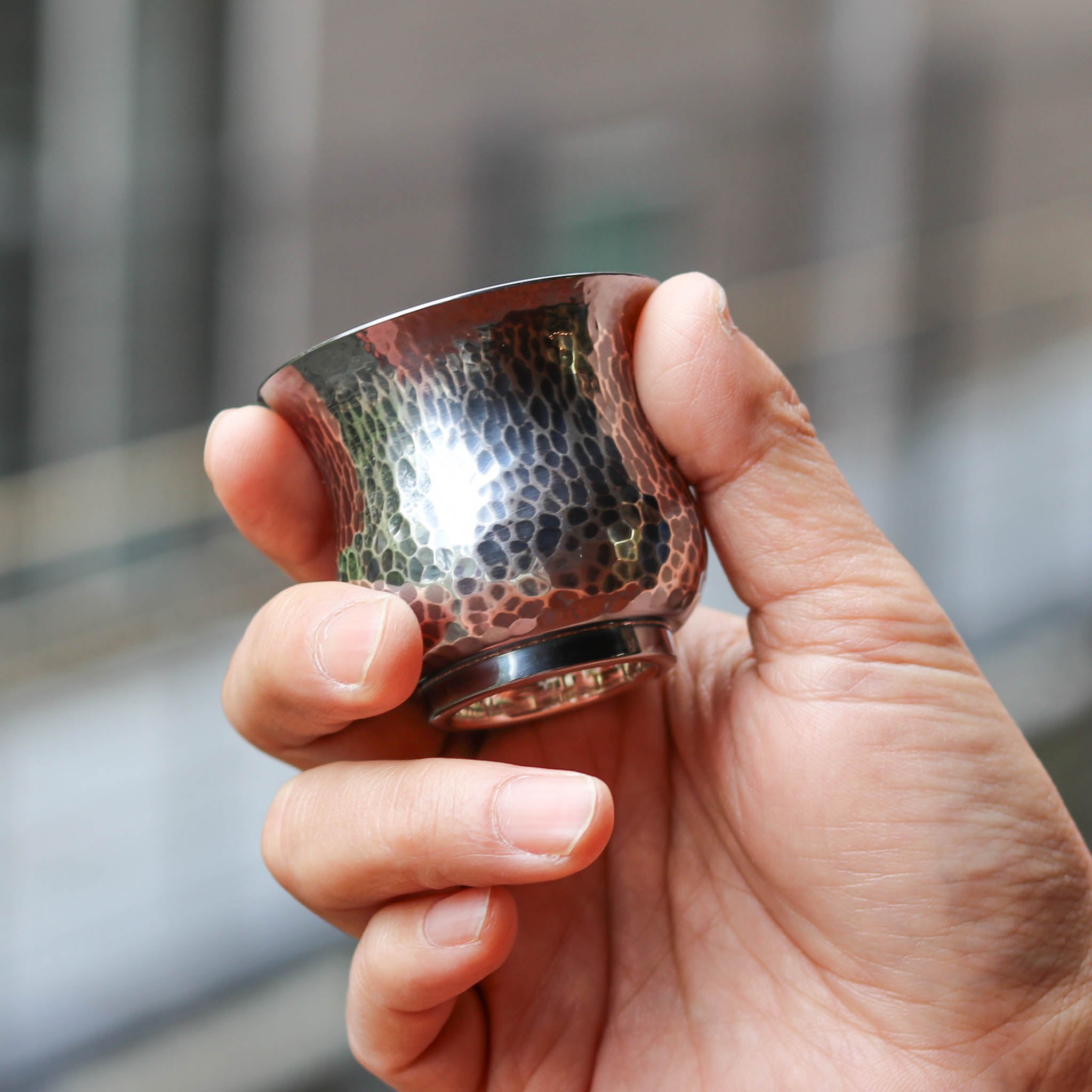 東京銀器 ぐい呑み | 純銀製 くびれ型 小 | 槌目模様 | 森