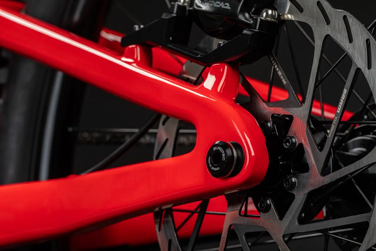 Santa Cruz 高度な調整機能を備えた第8世代V10ダウンヒルバイクを発表