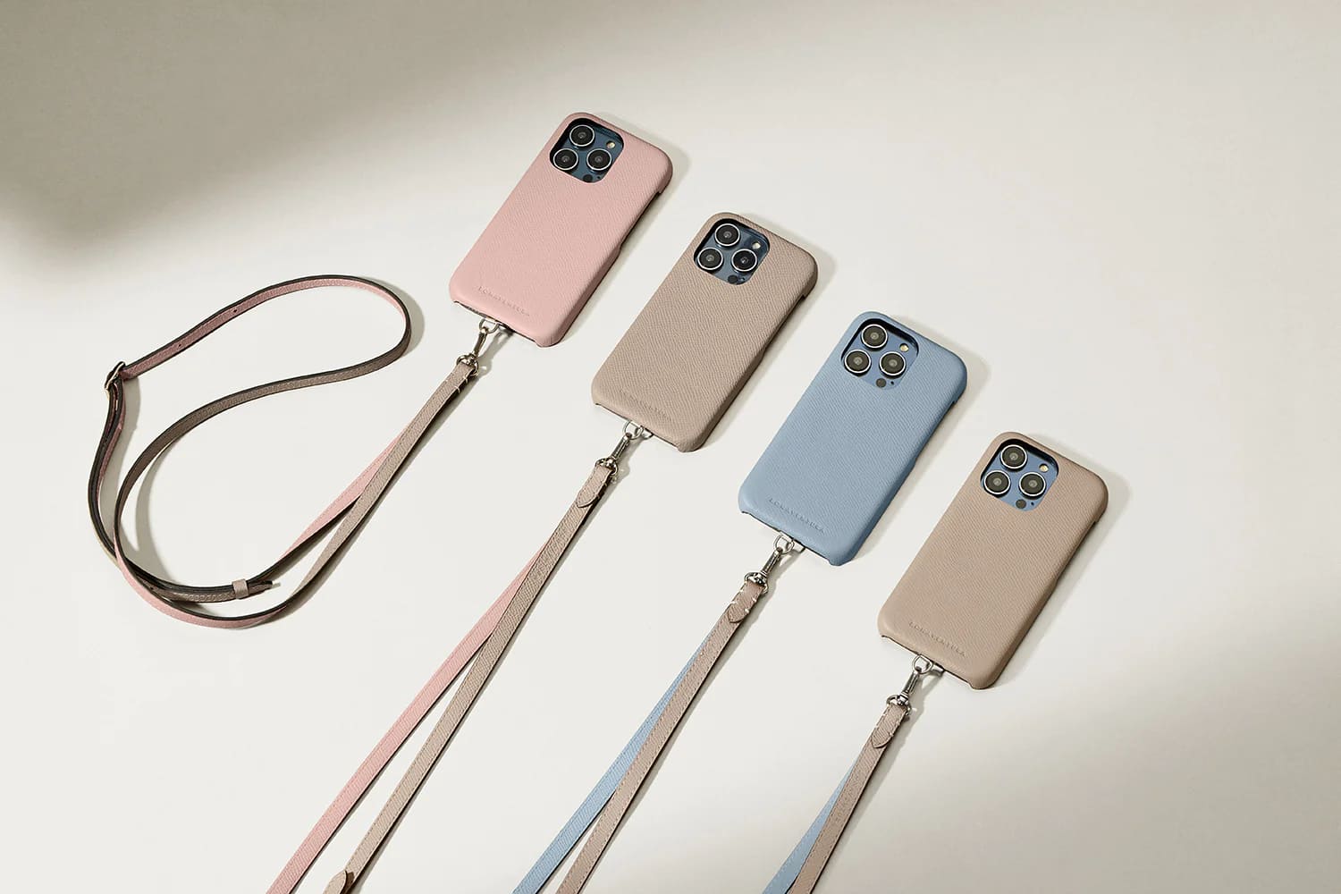 上質なレザーのiPhone バックカバーケース（背面カバー） / スマホ