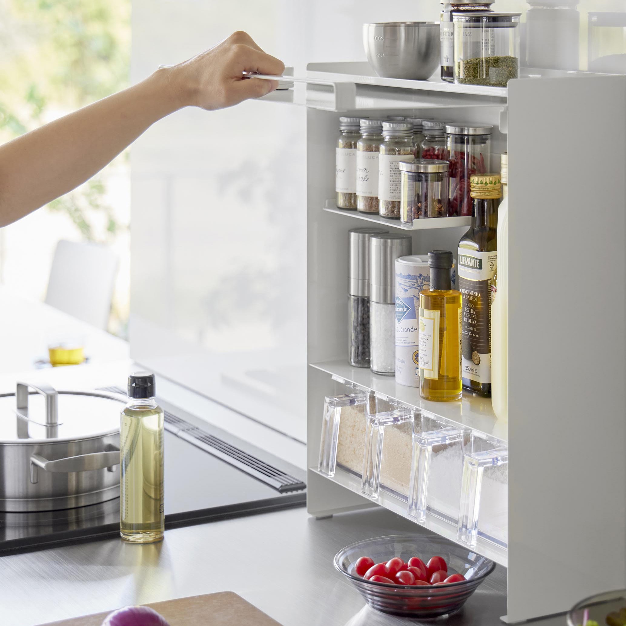 2009 前が開く 隠せる調味料ラック タワー ホワイト 1個 山崎実業