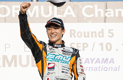 小林可夢偉 × カロッツェリア テール・トゥー・ノーズ | カーライフを