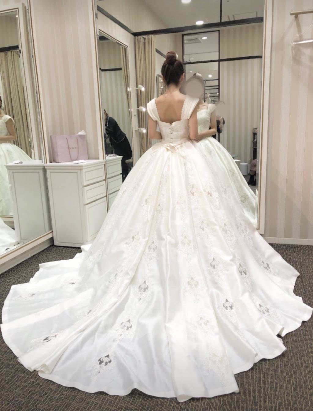 新婦のドレス試着レポ】クラウディアの「ディズニーウエディングドレス
