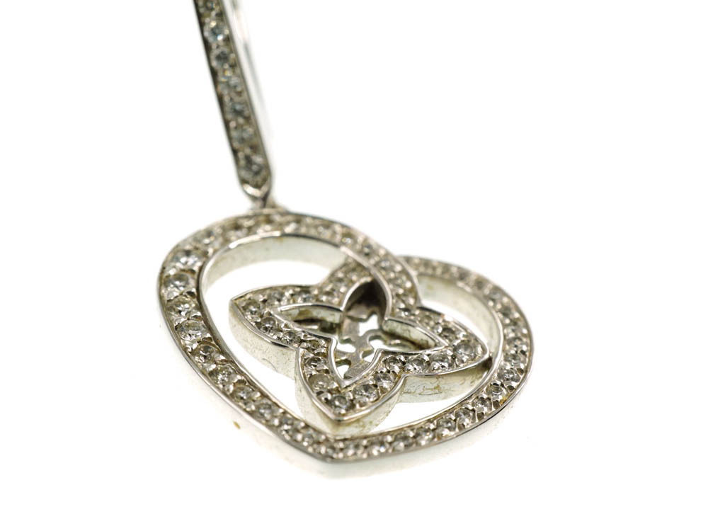 LOUIS VUITTON（ルイヴィトン）K18WGダイヤ付高級ピアスのご紹介