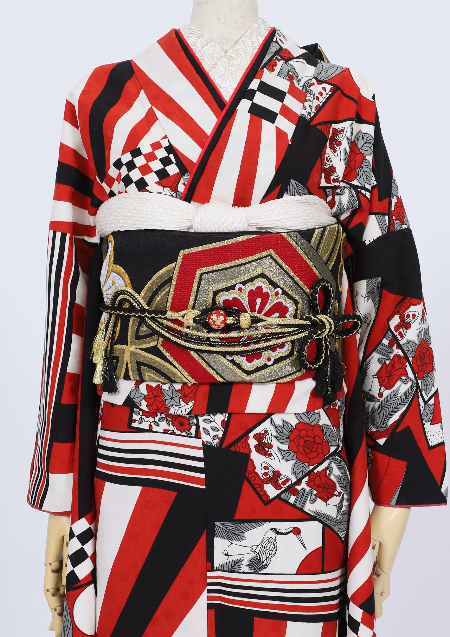 振袖ネットレンタル：赤黒花札】織り交ぜられたストライプが前衛的/KH