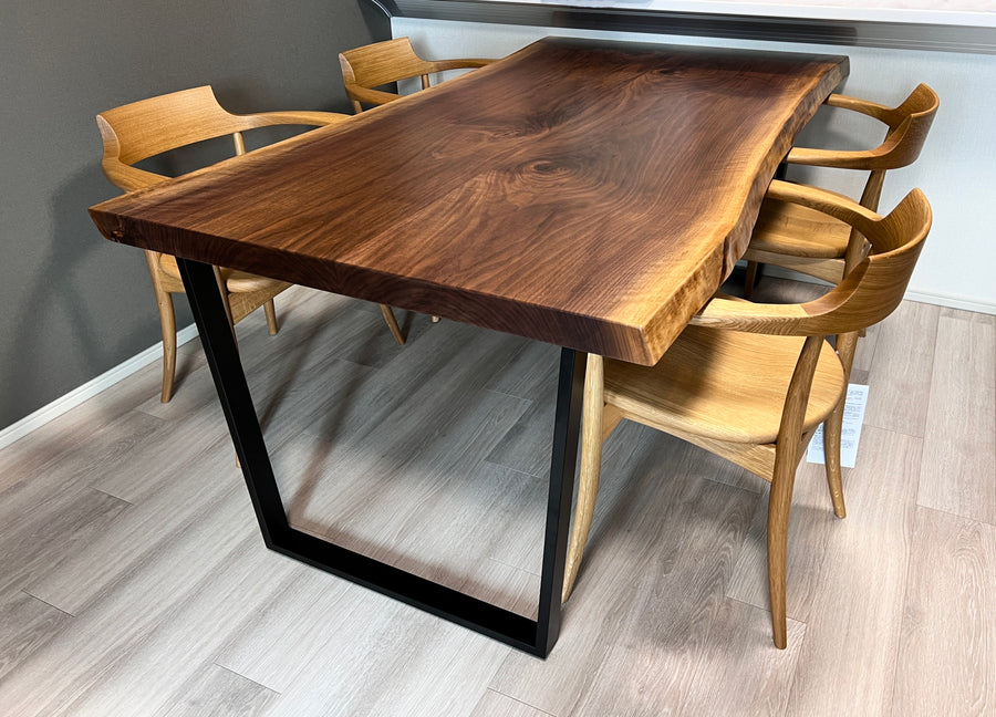 こだわりのチェアに合わせたい！ウォールナット一枚板テーブル