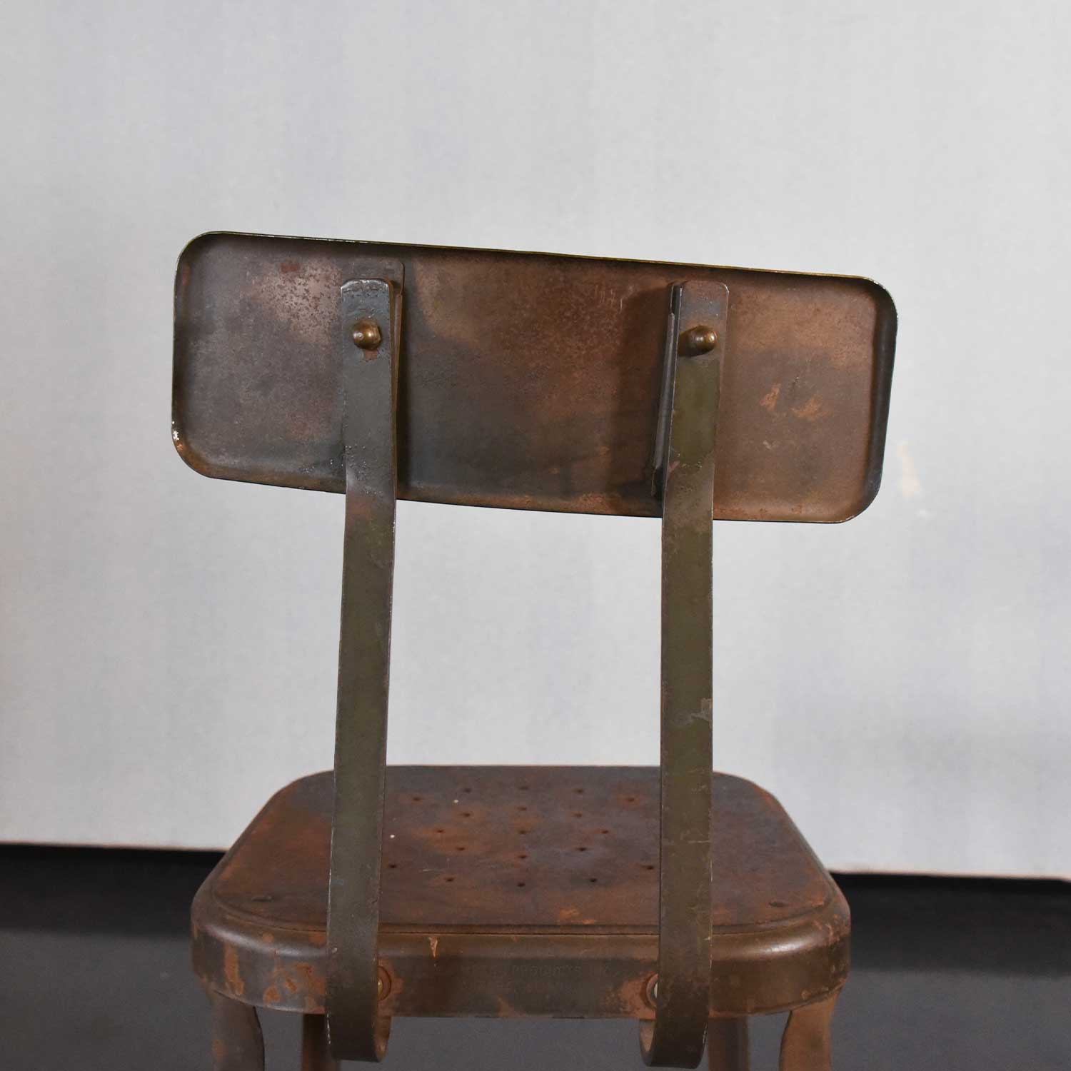 インダストリアル アイアンチェア CH-56 – 神戸アンティークウェアハウス