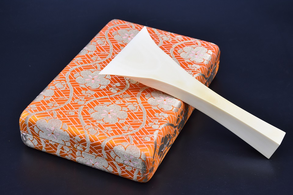 状態良好 先端欠けなし 三味線 撥 バチ 天然素材 開き約8.5cm 地唄 津軽