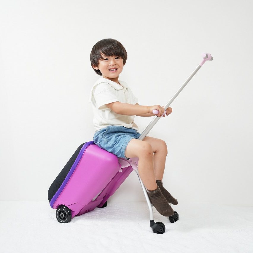 子どもが乗れる！キャリーケースを使ってみた♪ - 子どもの写真の残し方