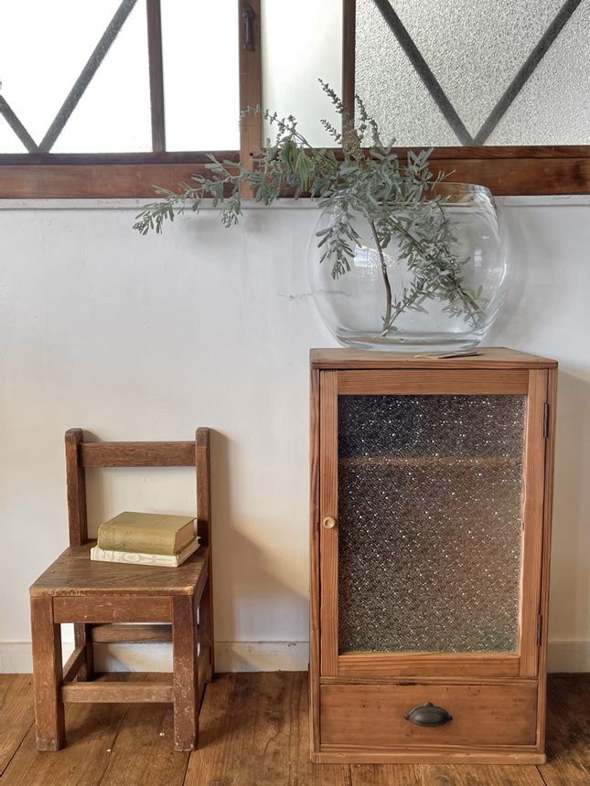 ダイヤガラスの棚」と合わせる雑貨 | 暮らしとおしゃれの編集室