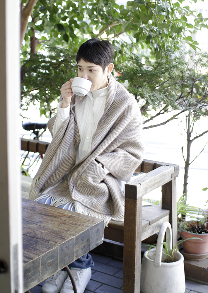 MARIA pocket shawl（brown-white） – LAPUAN KANKURIT（ラプアン