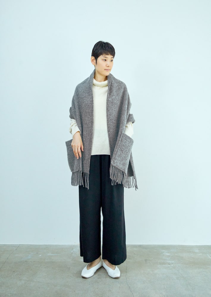 UNI pocket shawl（grey） – LAPUAN KANKURIT（ラプアンカンクリ）