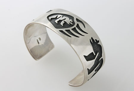 ホピ族 Lawrence Saufkie ベアー＆ベアパウ オーバレイ バングル