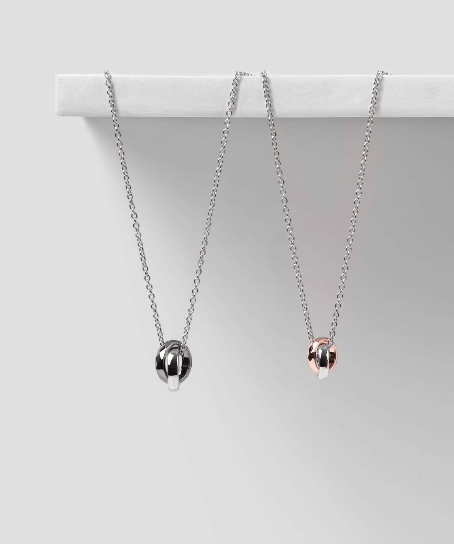 THE EDGE”カッティングダブルリングペアネックレス/ライトブラック