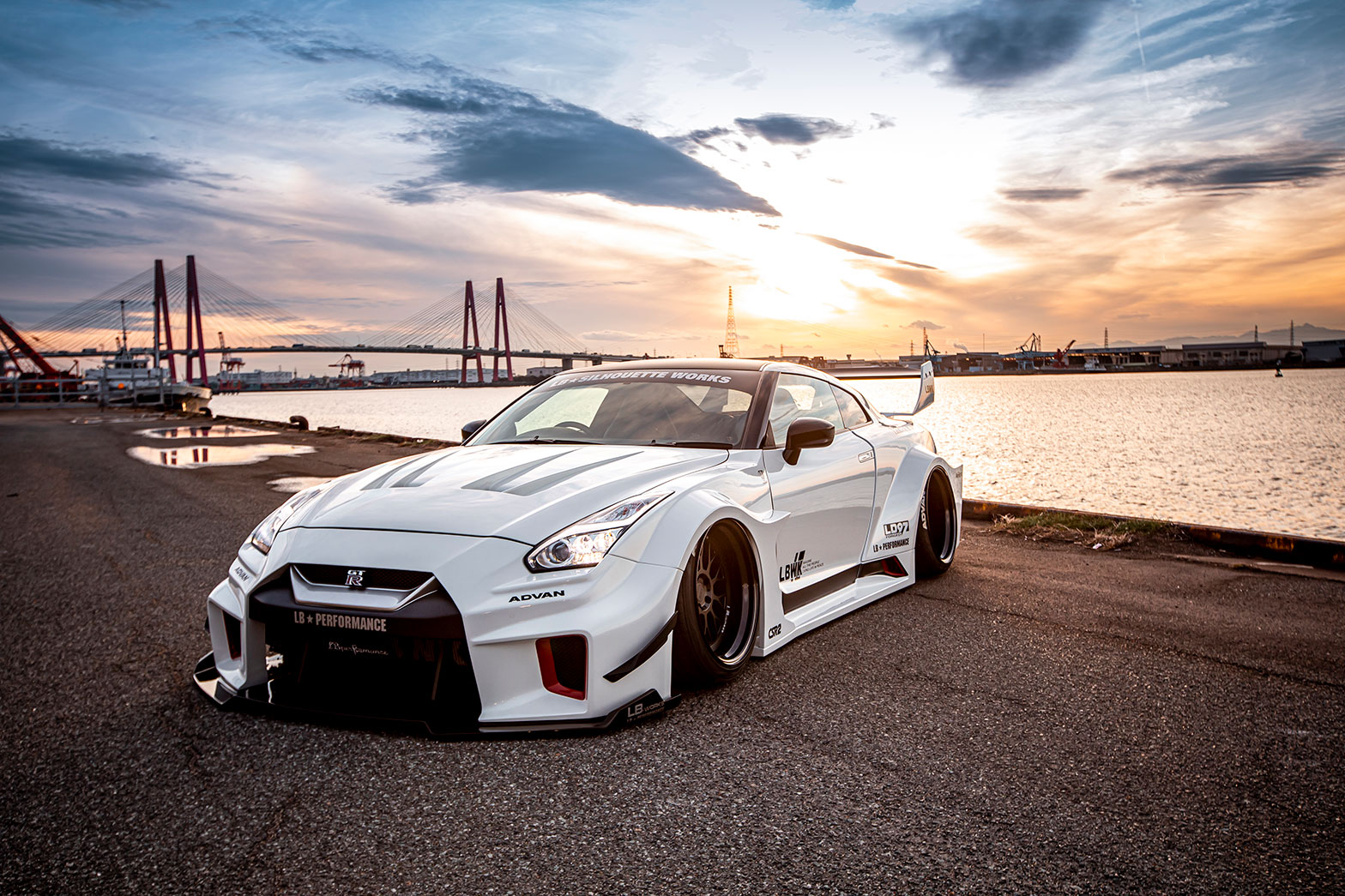 LB-Silhouette WORKS GT NISSAN 35GT-RR - LIBERTY WALK | リバティー
