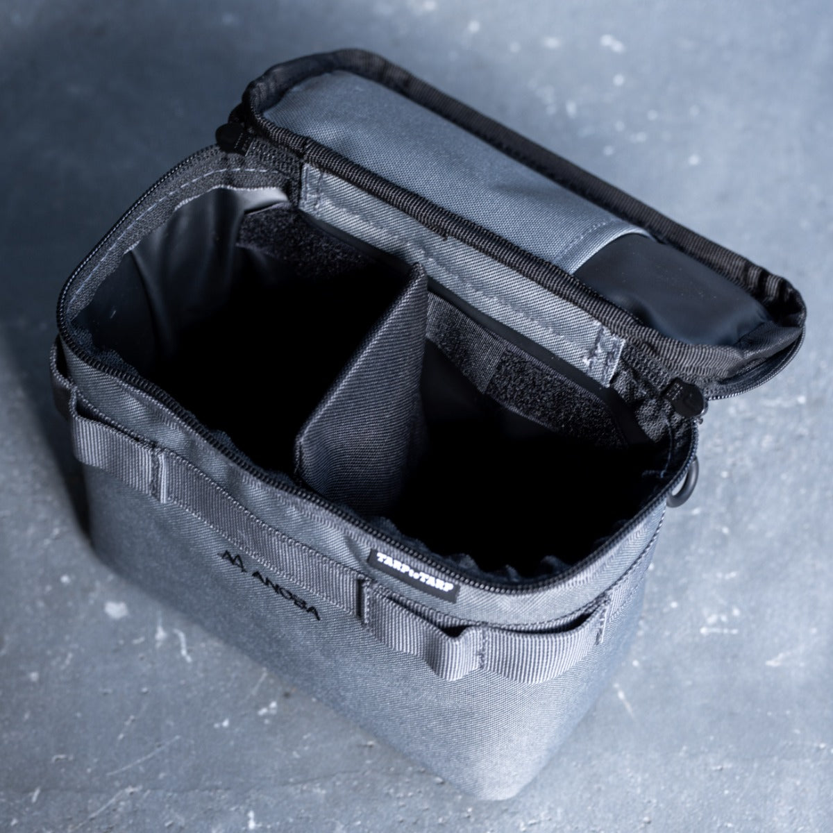 TARP GLASSコンテナ by ANOBA 2P – LOG