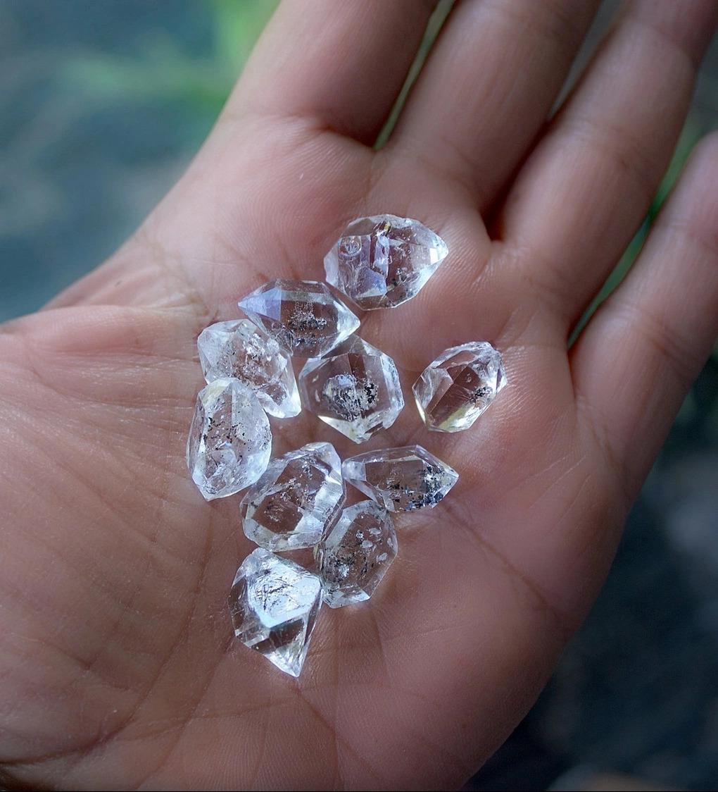 ハーキマーダイヤモンドの宝石：特性、意味、価値など