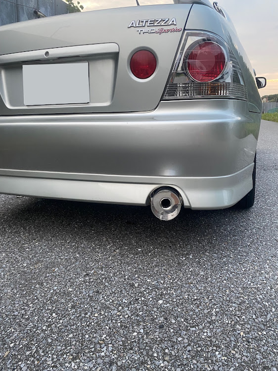 アルテッツァのアルテッツァ・sxe10・サムライパワー・砲弾マフラー