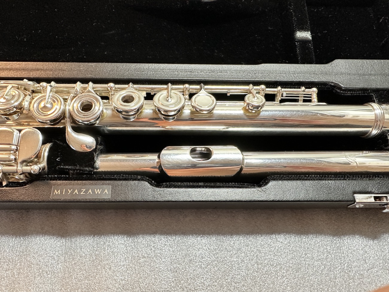 フルートにお祝いの彫刻を | LOVE & HAPPINESS 森脇康晴_楽器彫刻家