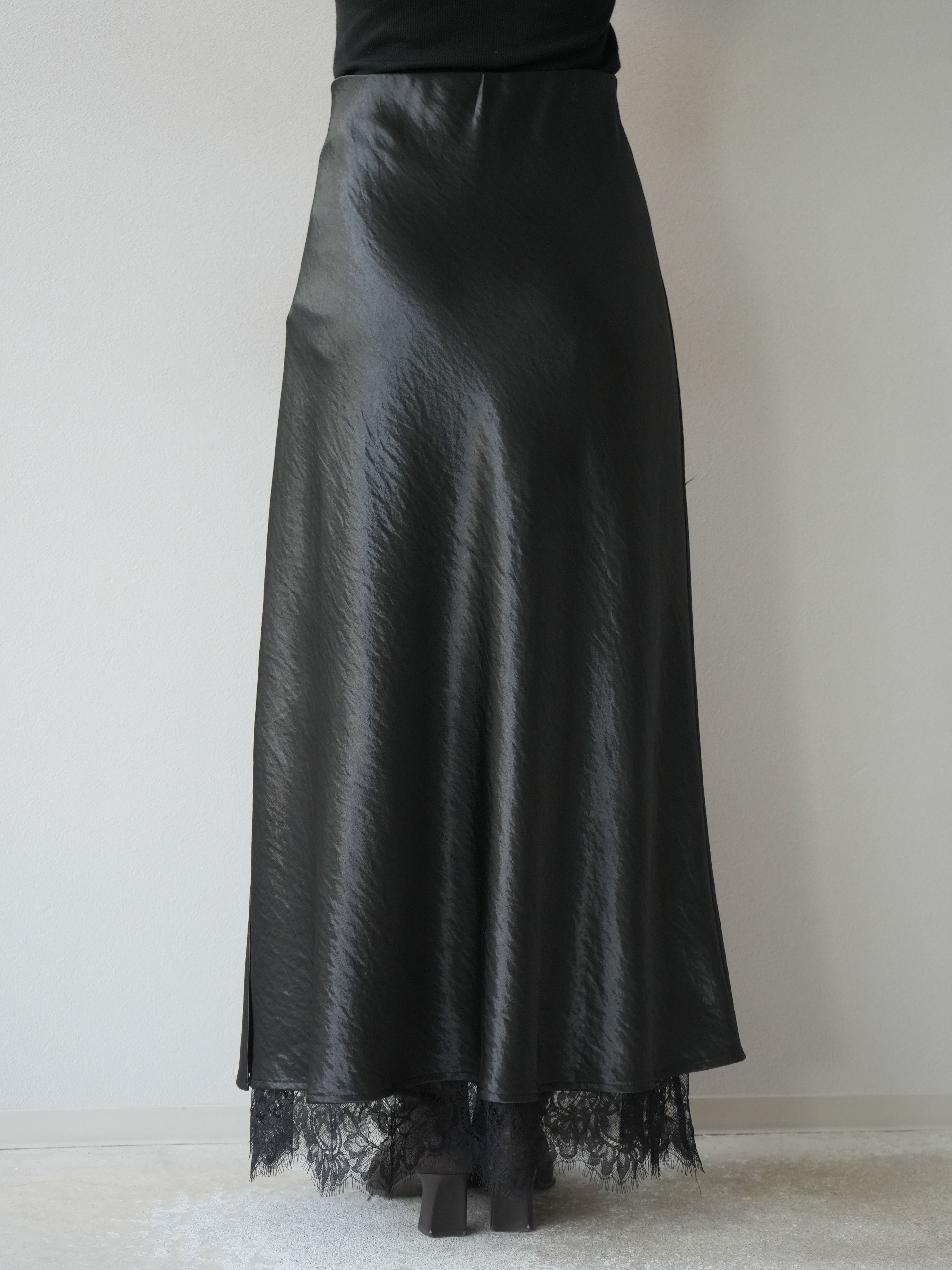 予約]裾レースサテンナロースカート/ブラック – Lumier