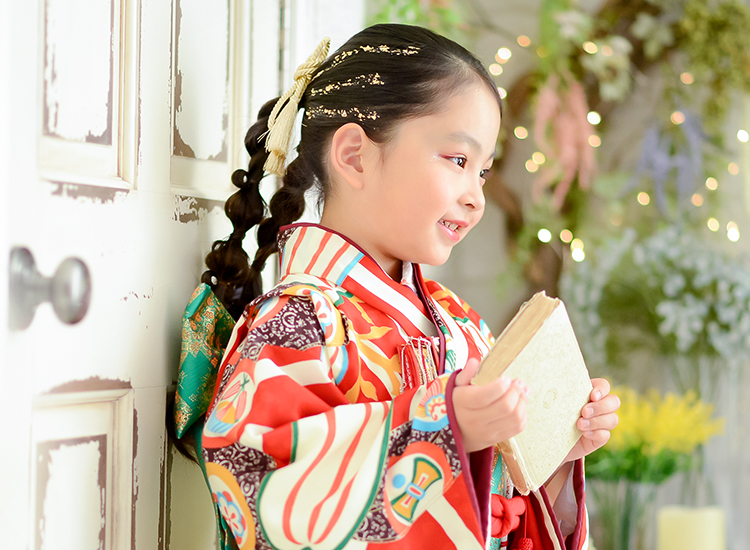 7歳女の子の七五三におすすめの髪型〈金箔ダブルタイトポニー