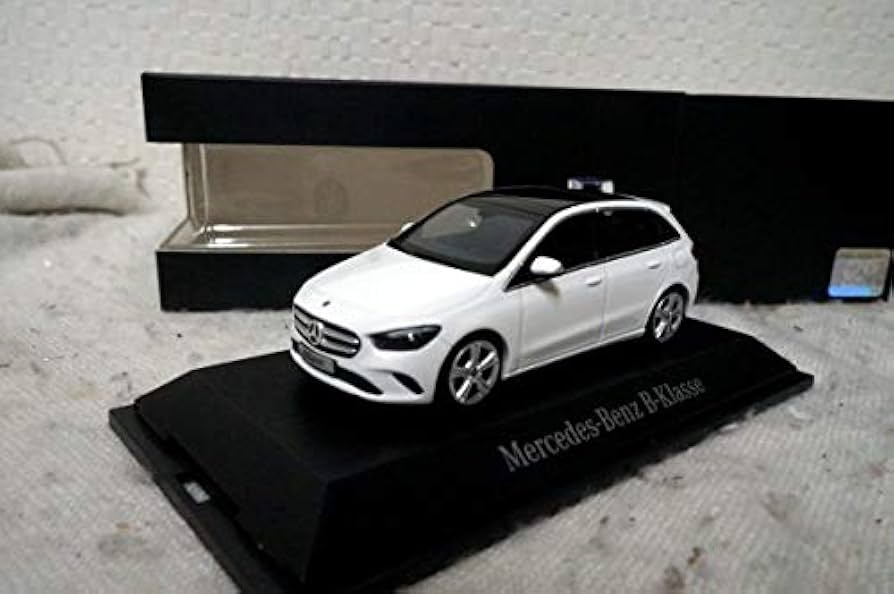 Amazon | メルセデス ベンツ Bクラス W247 1/43 ミニカー ホワイト