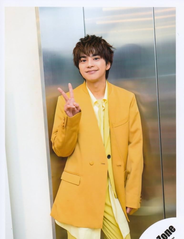 Amazon | Sexy Zone 公式 生 写真（佐藤勝利）SE00408 | アイドル