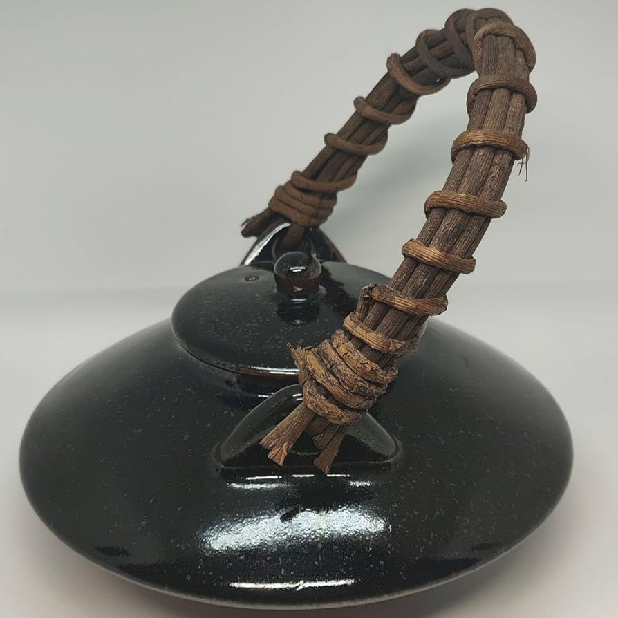 Amazon.co.jp: 薩摩焼 黒千代香 十四代 沈壽官 黒茶家 焼酎 燗酒用 酒