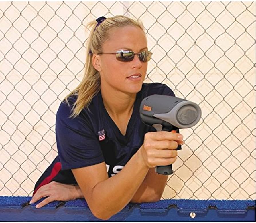 Amazon.co.jp: スピードガン/携帯型速度測定器 軽量 ブッシュネル