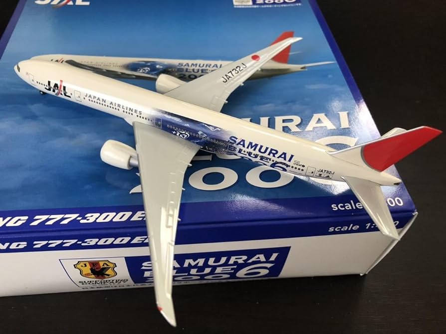 Amazon.co.jp: herpa 1/400 B777-300ER JAL 日本航空 SAMURAI BLUE