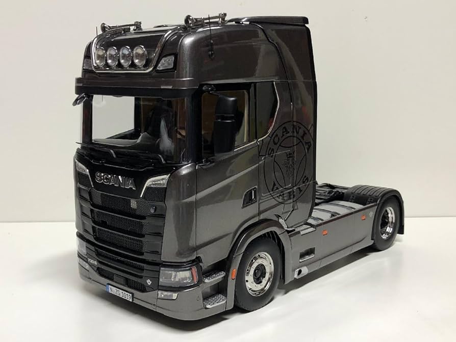 Amazon | NZG 1/18 Scania V8 730S 4x2 Tractor グレー スカニア