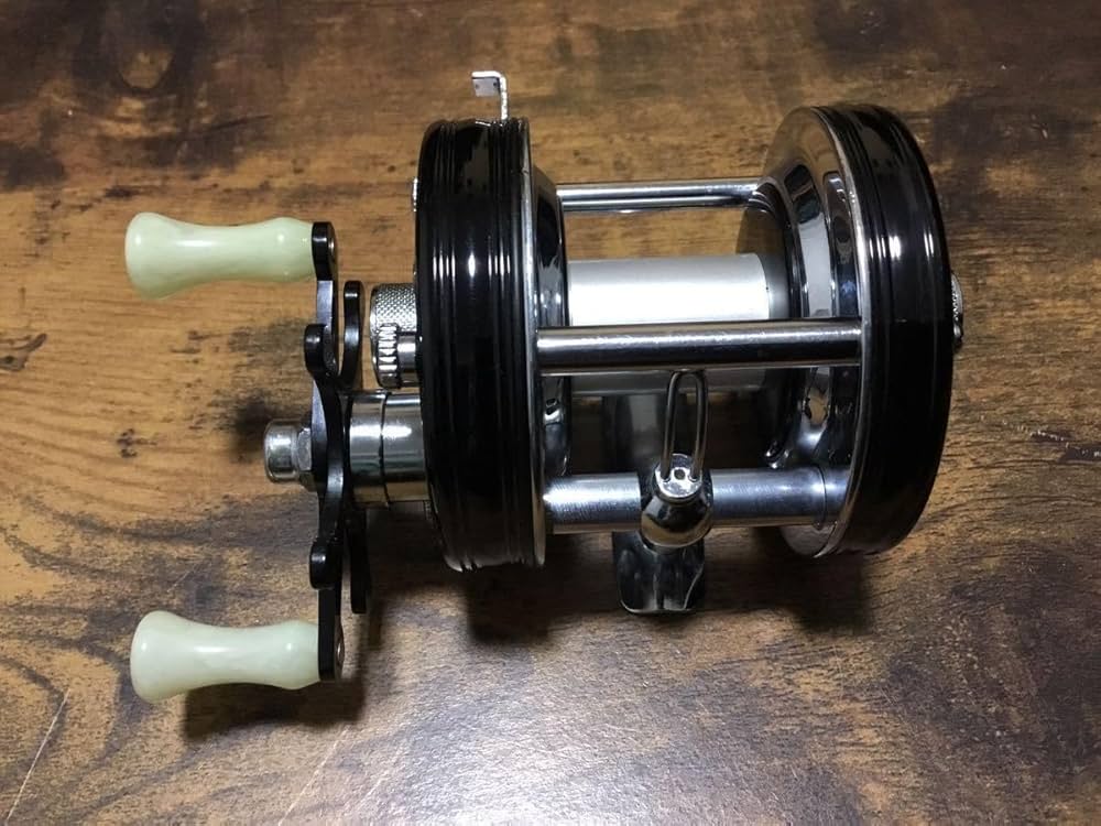 Amazon.co.jp: レア/ABU/Ambassadeur/5000C/4スクリュー/欧州モデル