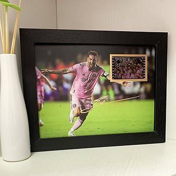 Amazon.co.jp: veratwo サイン入り サッカーボール メッシ ポスター 額