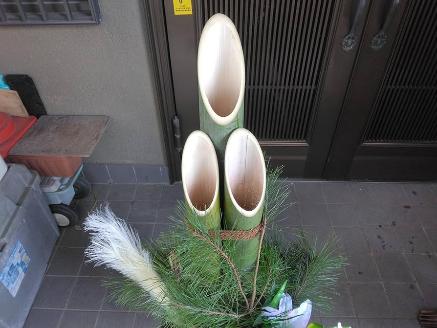 Amazon.co.jp: 門松 正月飾り 竹 青太竹・直径8㎝前後3本。生松（生