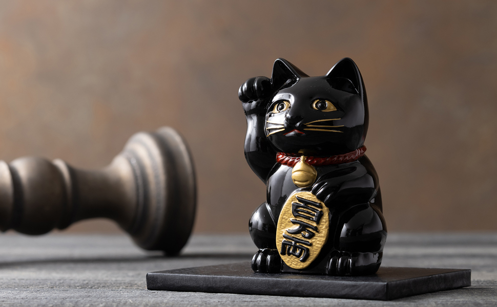 Amazon.co.jp: 銀雅堂 招き猫 黒漆色＿右手あげ/金属製＿lucky cat