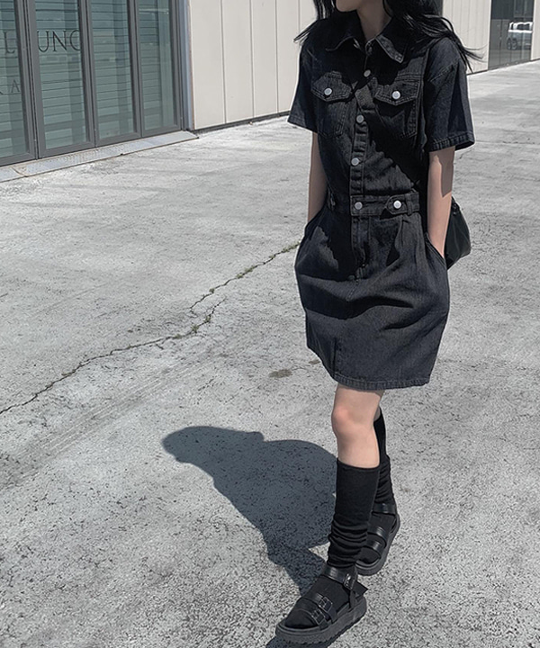 バックゴムブラックデニム半袖ミニワンピース - anyonemore