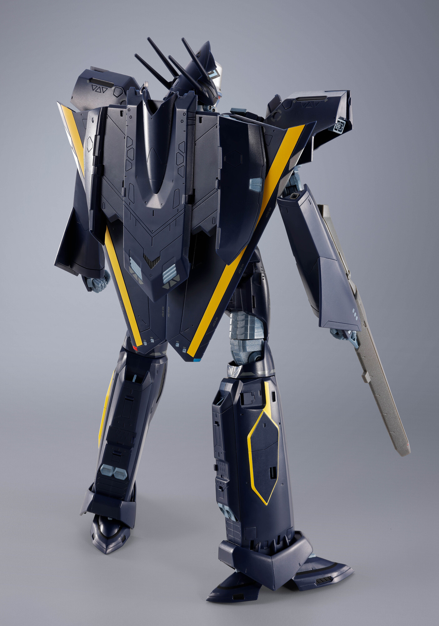 マクロス7】 BANDAI SPIRITSよりDX超合金 VF-17S ナイトメアステルス