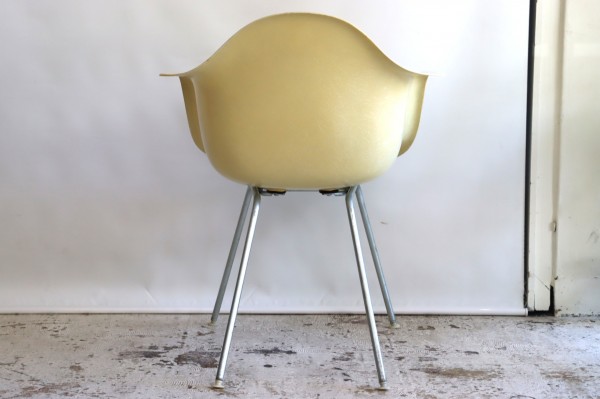 ハーマンミラー社製アームシェルチェア(パーチメントFRP) | イームズ