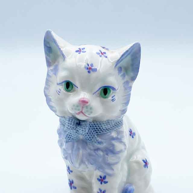 Irish Dresden ブルーのリボンの白猫フィギュリン アイリッシュ