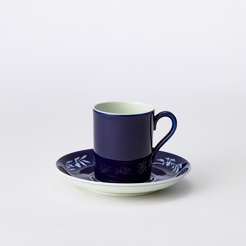 明染付白抜紋 突立コーヒー碗皿 | すべての商品 | 深川製磁オンライン