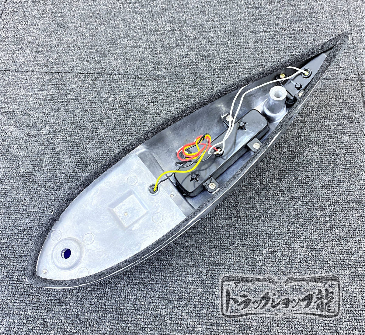 ナマズマーカー サイドランプ 背ビレ発光 【黄色】 五光タイプ 舟形