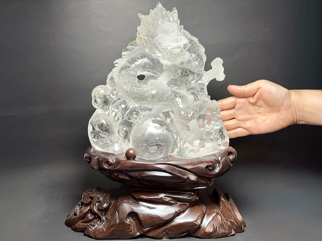水晶 龍彫刻 (木製台座付き)