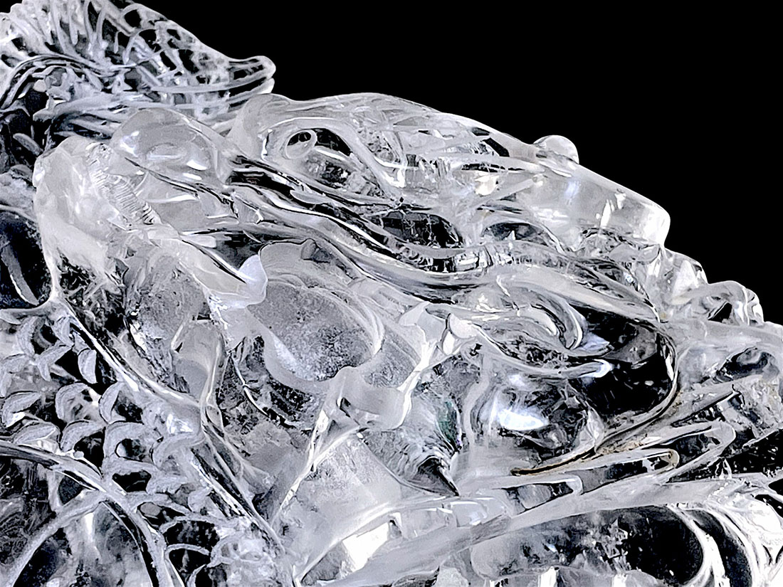 水晶 龍彫刻 (木製台座付き)