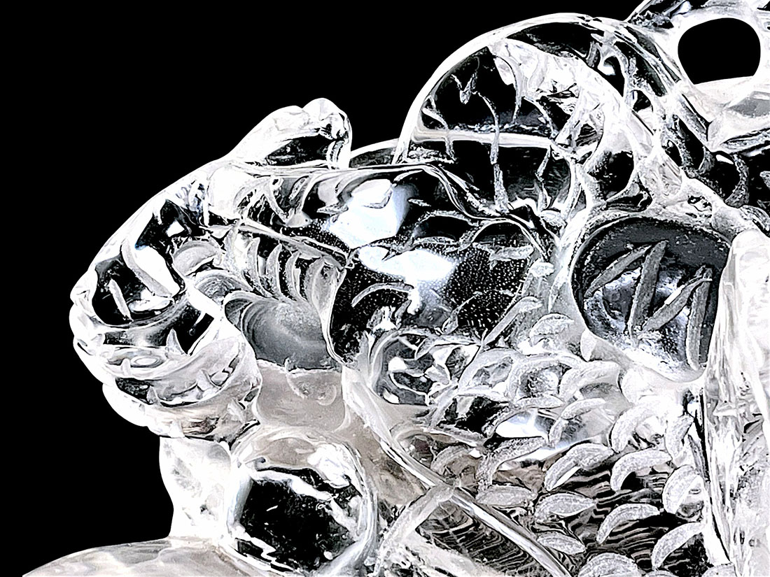 水晶 龍彫刻 (木製台座付き)