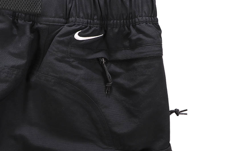 NIKE ACG LOOSE FIT ABOVE KNEE LENGTH NYLON CARGO SHORTS (DV9405