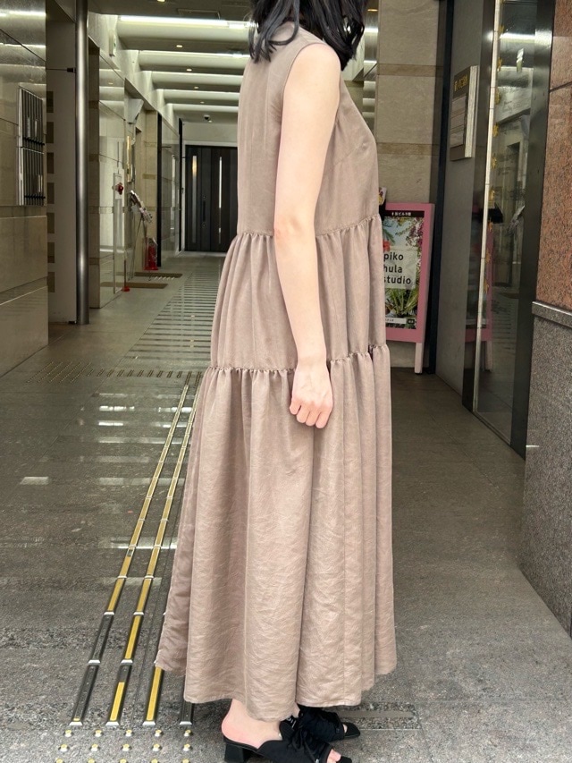 BEATINGHEART 丸首 ノースリーブ ティアード ロング ワンピース KHAKI