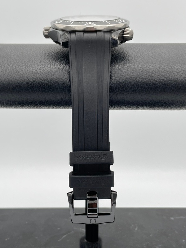 OMEGA シーマスター ダイバー300M 43.5mm ブラックセラミック/ラバー