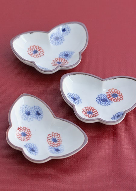 萌窯 蝶形豆皿（染赤菊）｜九谷焼のうつわ｜和食器通販 じろや