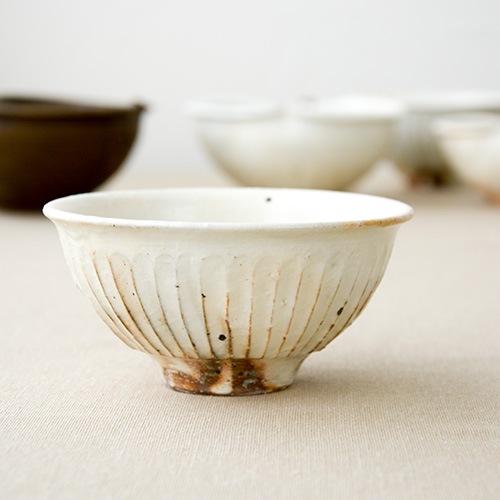 古谷製陶所（古谷浩一）鉄散 線彫 めし碗／小【信楽焼 飯碗】 | 古谷製