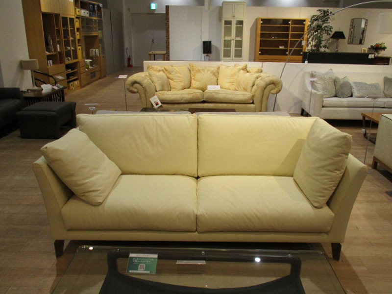 ソファ「オーロラ」幅202cm 革クリーム /南船橋店展示品｜大塚家具