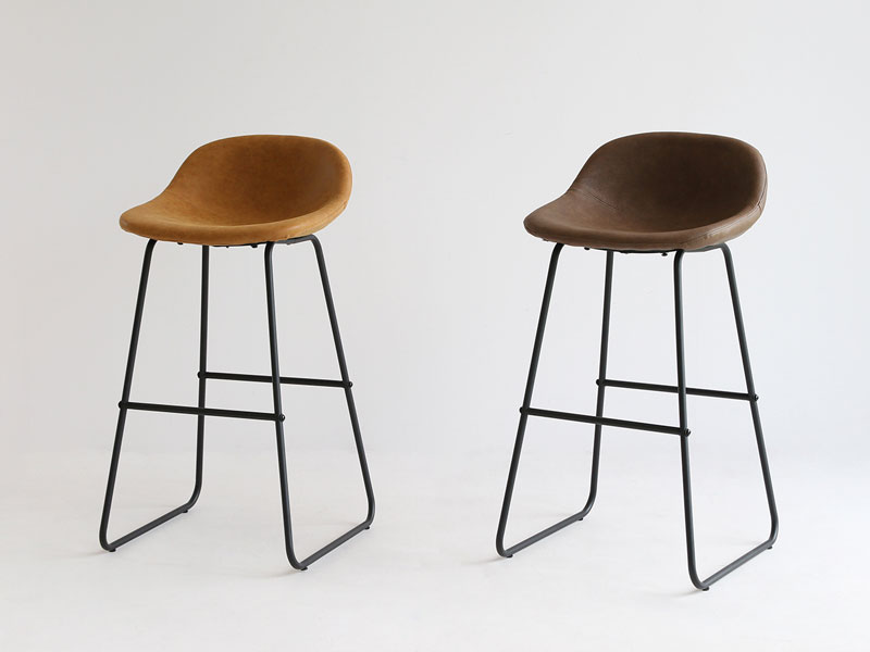 ミッドセンチュリーな雰囲気のカウンターチェア｜ソフトレザーと